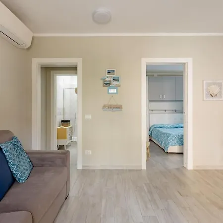 Laura Al Mare Apartment
